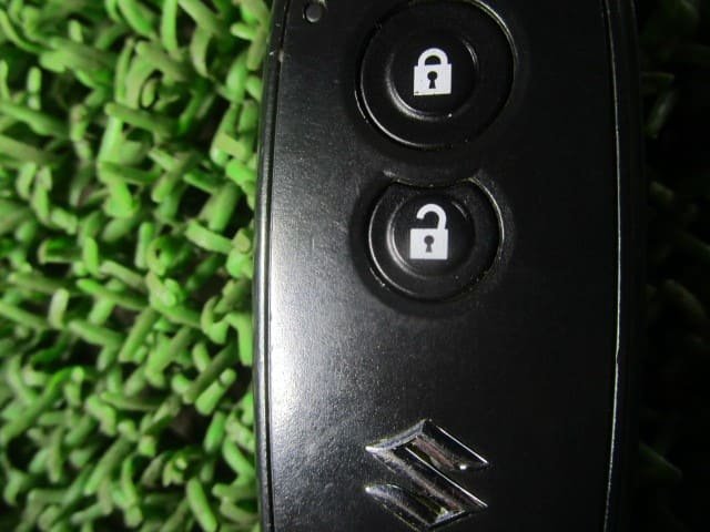 Keyless Entry Remote Control Key SUZUKI Escudo 2005 CBA-TD54W 3717262J00